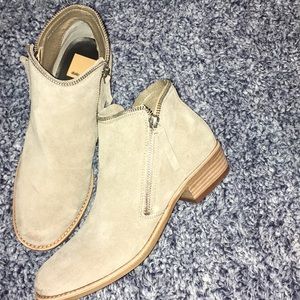 ❄️ Dolce Vita booties ❄️